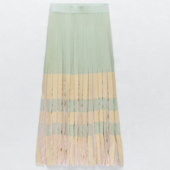 Zara Pleated Knit Skirt - Picture 7 of 10